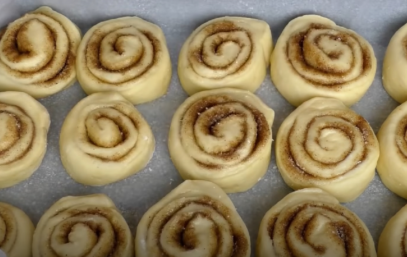 Синнабоны, тающие во рту: простой рецепт ароматной осенней выпечки от Лилии Цвит